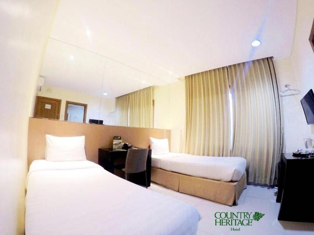 Country Heritage Resort Hotel Surabaia Exterior foto