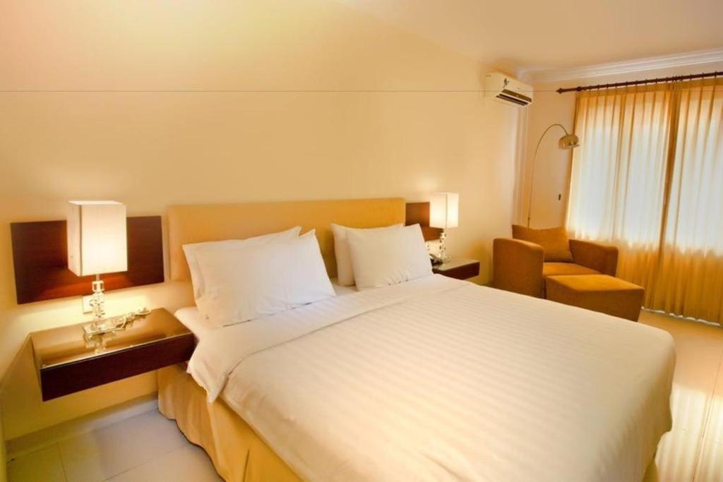 Country Heritage Resort Hotel Surabaia Exterior foto