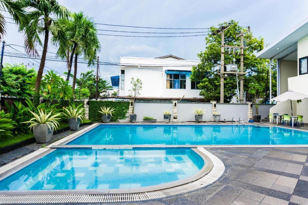 Country Heritage Resort Hotel Surabaia Exterior foto