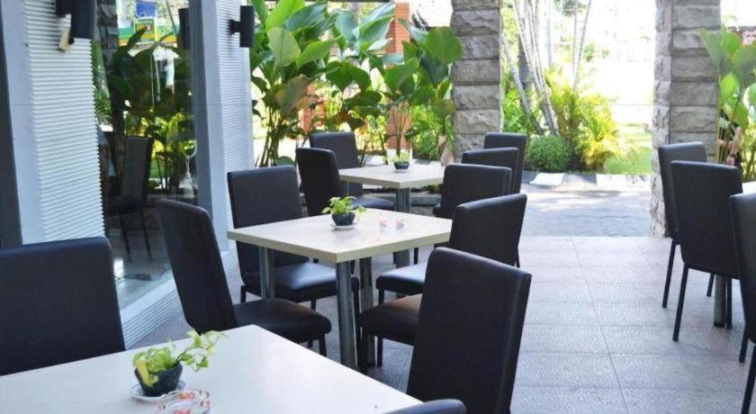 Country Heritage Resort Hotel Surabaia Exterior foto