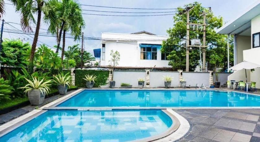 Country Heritage Resort Hotel Surabaia Exterior foto